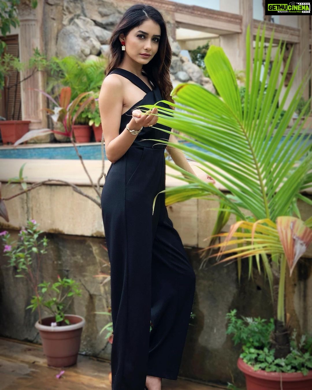 Leena Jumani - 45.1K Likes - Ye mausam ka jaadoo hai mitwa🌿