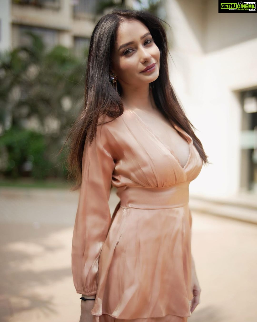Leena Jumani - 34.3K Likes - Go with the flow, flow with the glow☀️
Shot by @journeyman1027