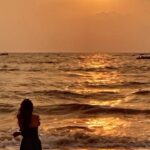 Leena Jumani Instagram - Jeele khulke iss waqt ko bhi... #sunsetlover #reels #reelitfeelit #reelkarofeelkaro
