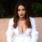 Leena Jumani Instagram - Arose from the ashes, To ignite fire in this world🔥 M&H- @anamikaprajapati10 @kajalsingh0813 📸- @khandelwal_creations