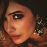 Leena Jumani Instagram - Ab kya hi bolun? M&H- @anamikaprajapati10 @kajalsingh0813 📸- @khandelwal_creations