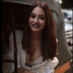 Leena Jumani Instagram - Hume to meter ne loota, tyre’s main kaha dum tha, hume jaha bheja gaya tha waha ka Bhada jyada tha😹 M&H - @anamikaprajapati10 @kajalsingh0813 📸- @khandelwal_creations Autorickshaw