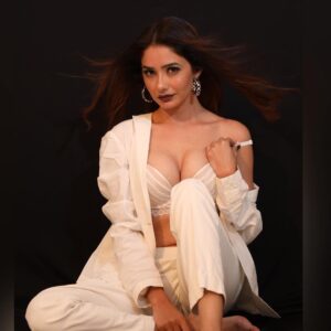 Leena Jumani Instagram - Stay Classy, Sassy, and bit bad Assy💋
.
.
.
M&H- @anamikaprajapati10 @kajalsingh0813 
📸- @khandelwal_creations