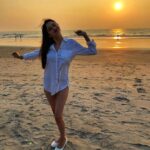 Leena Jumani Instagram - Main hoon hi nahi iss duniya ki 😉