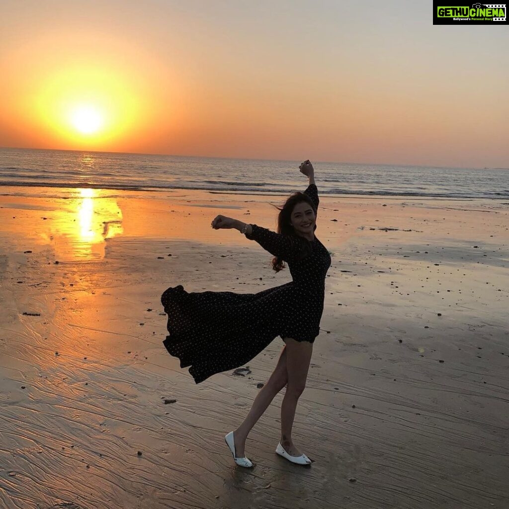 Leena Jumani Instagram - serenity & sunset 🤍