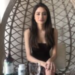 Leena Jumani Instagram - Are you also the one who is suffering from Delayed periods? Hormonal Imbalance? Infertility? Not anymore. Namyaa launched Anartava, Ayurvedic syrup which will help you treat the root cause of delayed periods, hormonal imbalance, and is free from dangerous chemicals and artificial fragrance. Order today. It is: ✔️Completely Natural ✔️No Side Effects ✔️Does not affect your hormones ✔️Contains no steroids ✔️Regulates your period cycle ✔️ No period cramps Within few weeks of use I could feel the difference. @namyaaskincare