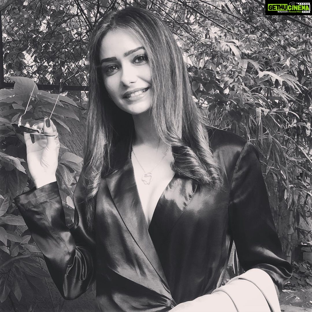 Leena Jumani Instagram - I don’t know why but I feel good 😄