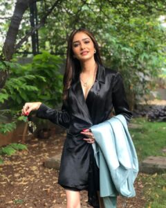 Leena Jumani Instagram - You’re a new person on every moment. 🌷
.
.
.

Mkup- @anamikaprajapati10 
Hair- @deepapjoshi64 
Stylist- @mariamalusman.fashionstylist 
#thedirtygames #upcomingseries
