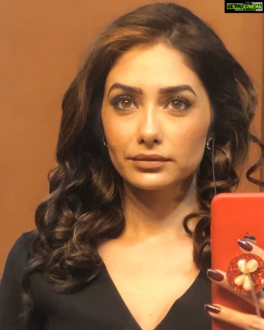 Leena Jumani Instagram - Caption this🤔