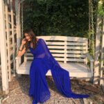 Leena Jumani Instagram - saree never tells you to fit in, it makes you stand out. 👠 . . 📸- @pooja7422mywld