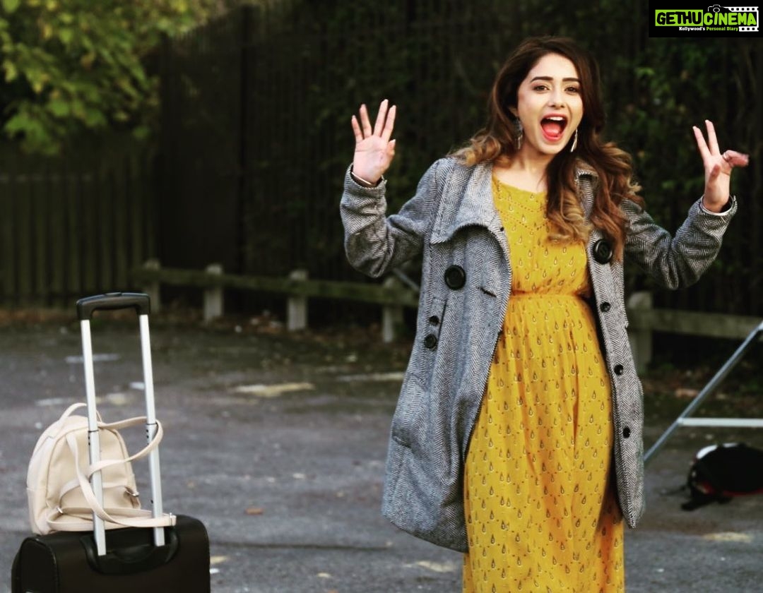 Leena Jumani Instagram - Wooooo I’m scared 🤣 . . . #welcometolondon #behindthescenes #comingsoon #fundays