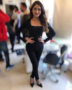 Leena Jumani Instagram - Chalo Safar ki baatey Kare... Manzilon main rakha kya hai.  Unknown 
.
.
#welcometolondon #2019