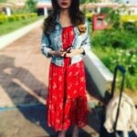 Leena Jumani Instagram - Give her any colour of life and still she’ll rule the heart of world🌺 . . #behindthescenes #welcometolondon