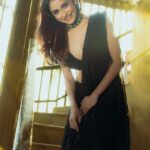 Leena Jumani Instagram – 🎬
@sstardomcelebritymanagement
@payalrai1303
@styledby_sanyaa
@karanraii11
@vmjumani
@journeyman1027
@sultan_makeupartist_11
@meena___yadav2
@nikki_shirodkar_meraki
@bookrecce_locations
