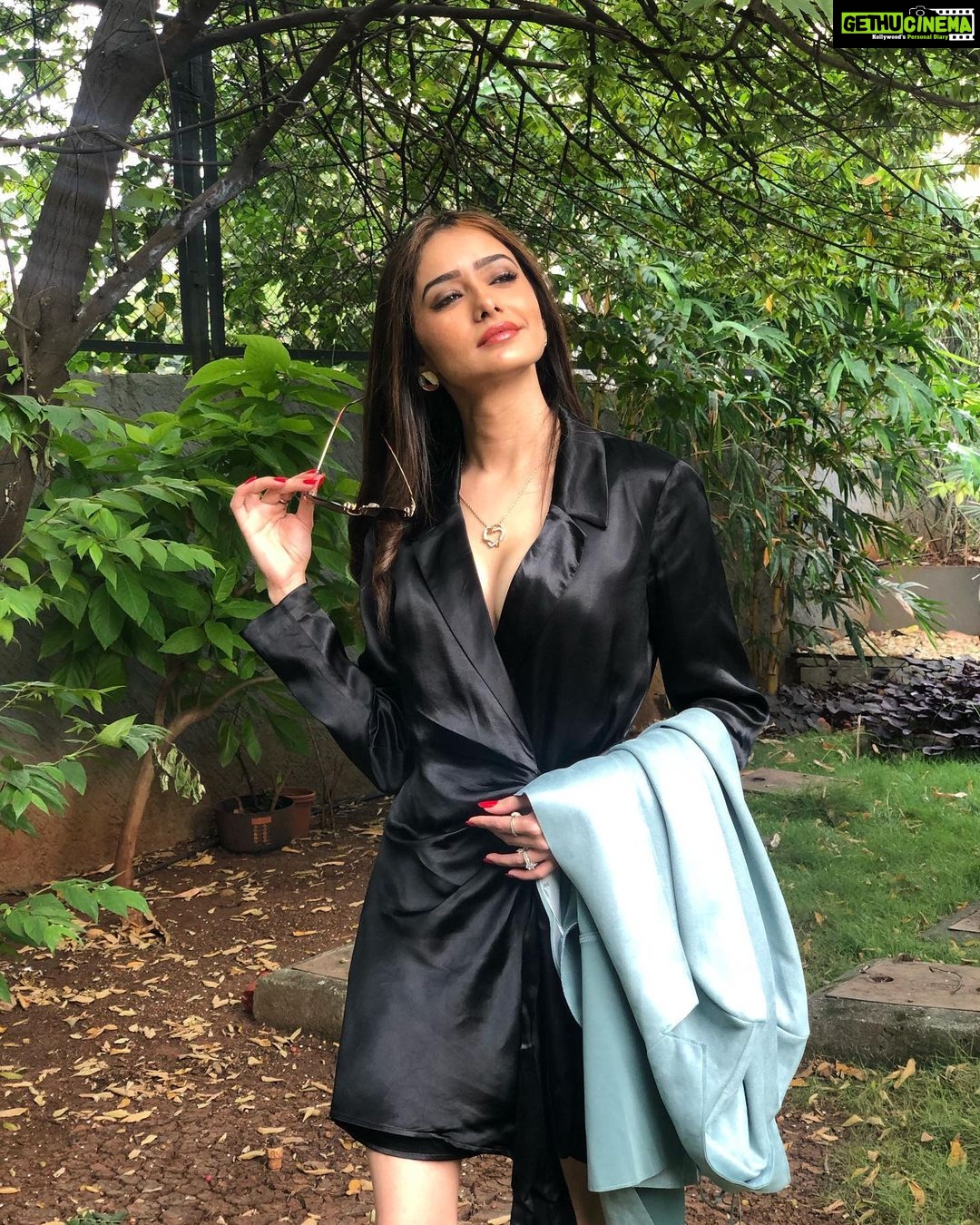 Leena Jumani - 50.6K Likes - You’re a new person on every moment. 🌷
.
.
.
Mkup- @anamikaprajapati10
Hair- @deepapjoshi64
Stylist- @mariamalusman.fashionstylist
#thedirtygames #upcomingseries