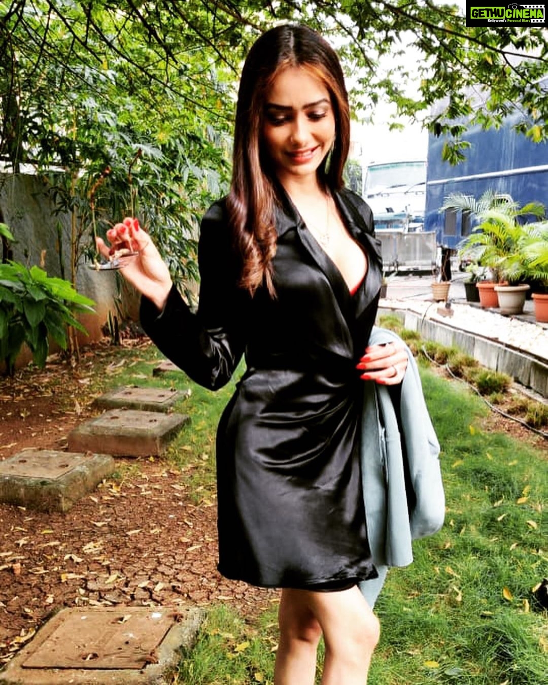 Leena Jumani - 50.6K Likes - You’re a new person on every moment. 🌷
.
.
.
Mkup- @anamikaprajapati10
Hair- @deepapjoshi64
Stylist- @mariamalusman.fashionstylist
#thedirtygames #upcomingseries