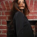 Leena Jumani Instagram - I see Love & Danger👀 Agency: @sstardomcelebritymanagement Manager: @payalrai1303 Co manger: @karanraii11 Styled by: @styledby_sanyaa Photographer: @journeyman1027 Makeup: @sultan_makeupartist_11 @vmjumani without you I wouldn’t have planned anything😇 #photoshoot #love #danger #red Dream World