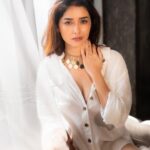 Leena Jumani Instagram – 💚🤍
Agency: @sstardomcelebritymanagement
Manager: @payalrai1303
Co manger: @karanraii11
Styled by: @styledby_sanyaa
Photographer: @journeyman1027
Makeup: @sultan_makeupartist_11
Videographer: @s_bilal24
And last but not least thank you @vmjumani