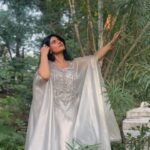 Leslie Tripathy Instagram - Gorgeous @leslietripathy26 in her Fairytale Kaftan by @satyamdesignerstudio 💕✨ #actress #festive #explore #ethnicwear Mumbai, Maharashtra