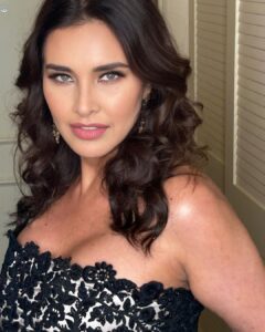 Lisa Ray Instagram - Some days deserve a second look. Sort of like the port scar on my chest. I’ve spent years feeling unlovable, unworthy, awkward and like I’ve been born in the wrong decade. Or like I’ve been dropped at the wrong darbar. (imagine the least charming character Wes Andersen has conjured- that’s me) The imposter syndrome magically began to dissipate after turning 50. Today I proudly claim no expertise in anything but being myself and living a life bursting with love, humour, wellness and exploration. Tough days don’t, however, magically disappear but I claim my autonomy and sensitivity and my right to be many things at once. Girls- women! - the era of creeping quietly into middle age is over. Be whomever you want to be. Be many things all at once. There’s more than one stairway to giddy wholeness, I guess. PS I think your nutrition advise and diet regimen is Ah-mazing @mitunds - have so much energy 🎉 Wearing @ayeshadepala MUH @makeovers_pallaviseth Brisbane, Queensland, Australia