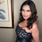 Lisa Ray Instagram – Showtime in Brissy

For the ‘Celebrating Unsung Heroes 2023’ event by @simplyhumanaustralia 

Thanks @prernapahwa 
@sumitpuriya 
@beamoreentertainment @samikabhandari @aj_shina 

….
Wearing @ayeshadepala 
MUH @makeovers_pallaviseth Stamford Plaza Brisbane
