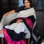 Lisa Ray Instagram – Much more than a glam figure.
.
Indo-Canadian actress, former supermodel, social activist and author Lisa Ray ( @lisaraniray) in our Rani pure silk Handloom sari.
.
.
Earrings: @shivampanwarjewellery 
Pic Courtesy: @prerna_saklani_ 
Makeup: @blushed_by_nupur 
Location Courtesy: @hyattregencydehradun 
.
.
.
#thedrapeproject #lisaray #sari #doon #dehradun Hyatt Regency Dehradun