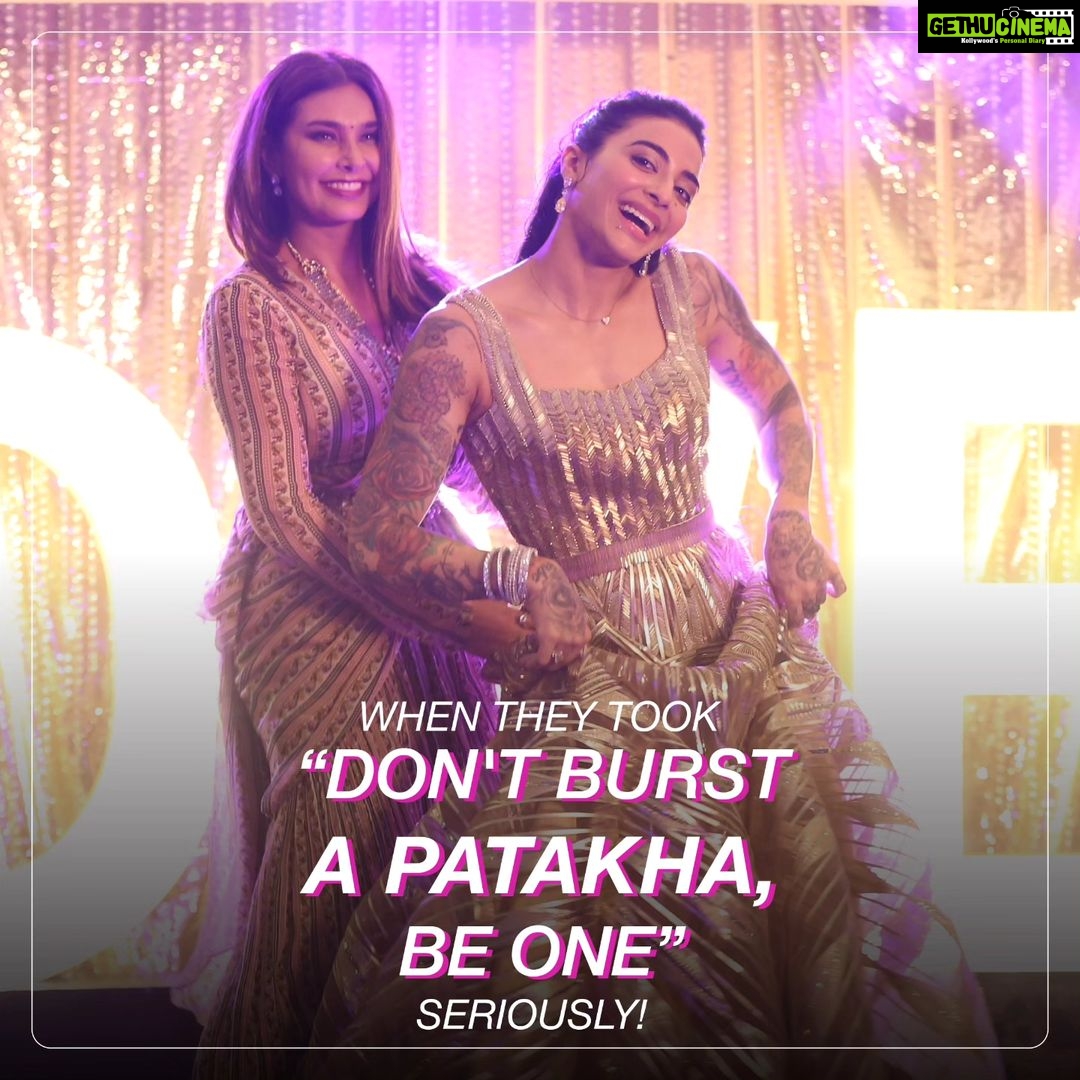 Lisa Ray Instagram - Happy Diwali, patakhas! #diwali #StorytellersToTheWorld #30yearsofPNC @pritishnandy2018 @rangitapritishnandy @ishitapritishnandy @banij @lisaraniray @rajeevsiddhartha @realsimonesingh @maanvigagroo @iamkirtikulhari @shibaniakhtar @milindrunning Mumbai, Maharashtra
