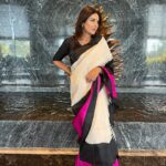 Lisa Ray Instagram - S A R I L O V E MUH @blushed_by_nupur Sari @shivampanwarofficial Location @hyattregencydehradun for @dehradunliteraturefestival Hyatt Regency Dehradun
