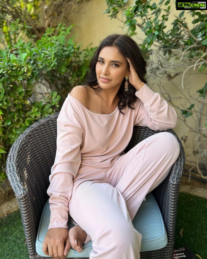 Lisa Ray Instagram - Hello Friends and Lovers - Just basking in the garden after filming some more content taking on Taboo Topics : the Menopause edition. Pausing to consider some of the things that fell out of my mouth: what have I lost? What have I gained? Who am I today, more than a decade into my Menopause career, at 51? Get outside if you can, swallow the breeze, tilt your face to the sun and stay tuned for more 🌸 MUH @jaynadesaimakeupandhair