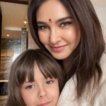 Lisa Ray Instagram - Getting ready for @dehradunliteraturefestival with my littles. This week they are off from school and I really wanted to bring them along to experience Dehradun. We’ve had a great experience @hyattregencydehradun one of the most kid friendly resorts I’ve stayed at 💕 MUH @blushed_by_nupur Sari @shivampanwarofficial Hyatt Regency Dehradun