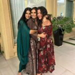 Lisa Ray Instagram – Thank you friends for bringing the light. Currently brimming over.

MUH @jaynadesaimakeupandhair 
Wearing @payalkhandwala 

#happydiwali2023 @vandy.143 @priyasranjan @j_sumosan @nvs_loves_design ❤️