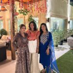 Lisa Ray Instagram – Thank you friends for bringing the light. Currently brimming over.

MUH @jaynadesaimakeupandhair 
Wearing @payalkhandwala 

#happydiwali2023 @vandy.143 @priyasranjan @j_sumosan @nvs_loves_design ❤️