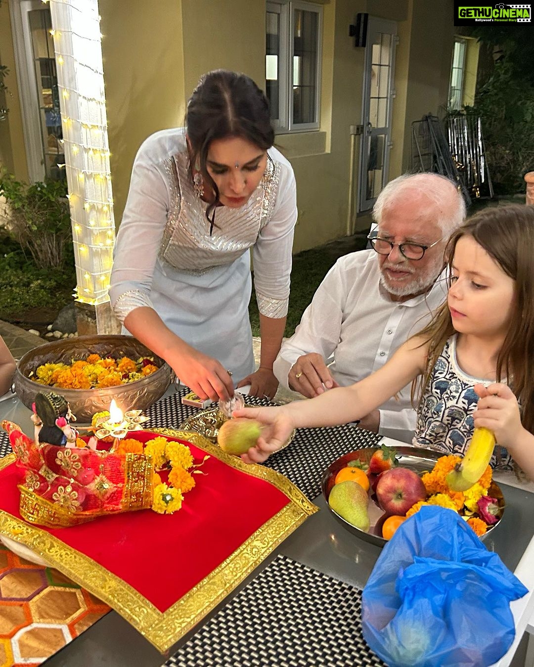 Lisa Ray Instagram - Happy Dhanteras ♥️ Blessings for you and your beloved’s from us.