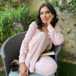 Lisa Ray Instagram - Hello Friends and Lovers - Just basking in the garden after filming some more content taking on Taboo Topics : the Menopause edition. Pausing to consider some of the things that fell out of my mouth: what have I lost? What have I gained? Who am I today, more than a decade into my Menopause career, at 51? Get outside if you can, swallow the breeze, tilt your face to the sun and stay tuned for more 🌸 MUH @jaynadesaimakeupandhair
