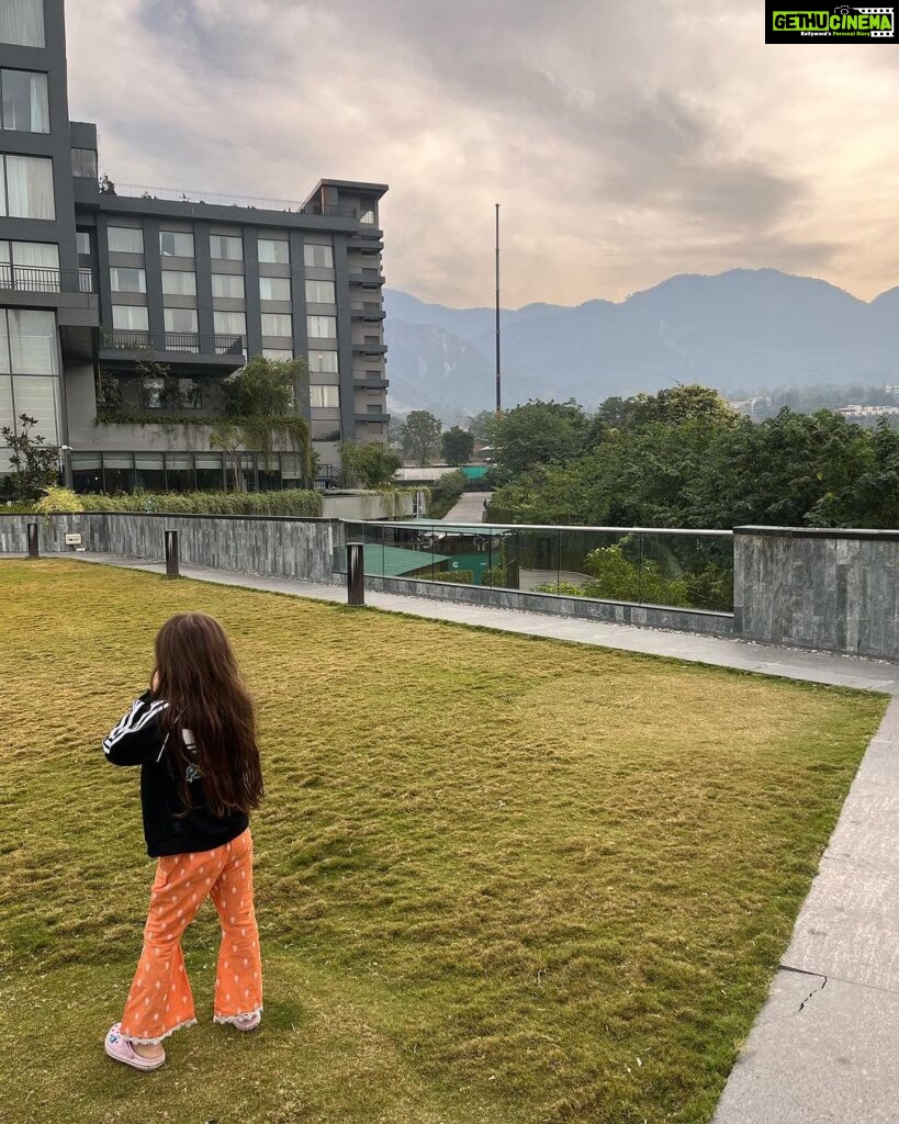 Lisa Ray Instagram - Back in Dubai with a mountain hangover. We’ll be back #Dehradun to further explore the city of love and beyond up into more rugged peaks 🗻 @hyattregencydehradun Dehradun The City Of Love