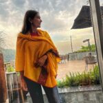 Lisa Ray Instagram - Back in Dubai with a mountain hangover. We’ll be back #Dehradun to further explore the city of love and beyond up into more rugged peaks 🗻 @hyattregencydehradun Dehradun The City Of Love