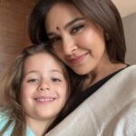 Lisa Ray Instagram - Getting ready for @dehradunliteraturefestival with my littles. This week they are off from school and I really wanted to bring them along to experience Dehradun. We’ve had a great experience @hyattregencydehradun one of the most kid friendly resorts I’ve stayed at 💕 MUH @blushed_by_nupur Sari @shivampanwarofficial Hyatt Regency Dehradun