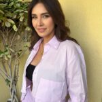 Lisa Ray Instagram - Heading to @museumofthefuture for a panel discussion on NFT art at #Luxverse2023 Thank you @houseofritika @colabcloud for inviting me Take a look @theupsidespace booth if you pop by …… Thanks for: Makeup @zoharashereenmakeup_academy Hair @cutelooksaloon #luxverse2023 #metaverseconclave #theupsidespace