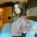 Lisa Ray Instagram - Thank you for having me @healthmagae @thumbaymedia @thumbayhospitaluae It was an honour to speak to a room full of eminent healthcare workers, surgeons, oncologists, nutritionists and Pink Warriors. Awareness is Power and the ability to unite over sharing our cancer stories is a great privilege that has the potential to change outcomes for patients. Never stop sharing. Never stop pushing for a cancer free future. Big take-away: self care is how you take your power back. Get screened. Acknowledge your fear and do it anyhow. Imagine me - or someone equally annoying- nagging you until you go, if it helps. Wonderful to see you my @mitunds ♥️ ….. Thank you @theartistreshumalhotra for your beautiful MUH @theartistbeautylounge Thank you @sujstyle for lending me your fabulous pink faux boucle @reemaameer cropped jacket #PinkWarriors #PinkWarriorsDubai #BreastCancer #pinktober Shangri-La Dubai