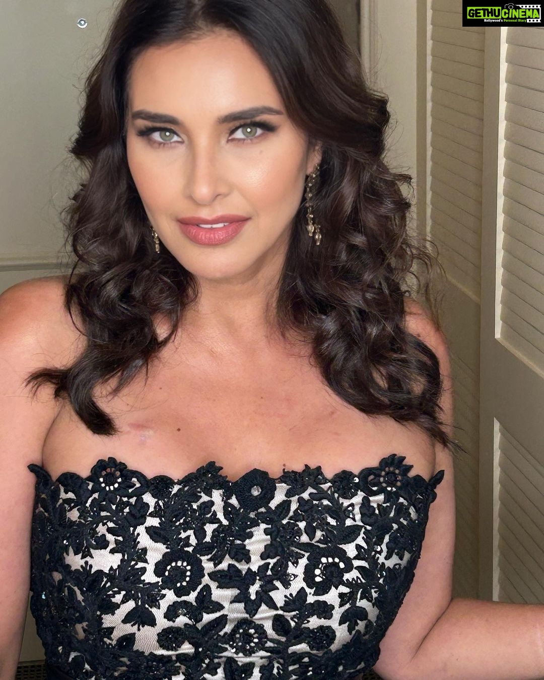 Lisa Ray Instagram - Some days deserve a second look. Sort of like the port scar on my chest. I’ve spent years feeling unlovable, unworthy, awkward and like I’ve been born in the wrong decade. Or like I’ve been dropped at the wrong darbar. (imagine the least charming character Wes Andersen has conjured- that’s me) The imposter syndrome magically began to dissipate after turning 50. Today I proudly claim no expertise in anything but being myself and living a life bursting with love, humour, wellness and exploration. Tough days don’t, however, magically disappear but I claim my autonomy and sensitivity and my right to be many things at once. Girls- women! - the era of creeping quietly into middle age is over. Be whomever you want to be. Be many things all at once. There’s more than one stairway to giddy wholeness, I guess. PS I think your nutrition advise and diet regimen is Ah-mazing @mitunds - have so much energy 🎉 Wearing @ayeshadepala MUH @makeovers_pallaviseth Brisbane, Queensland, Australia