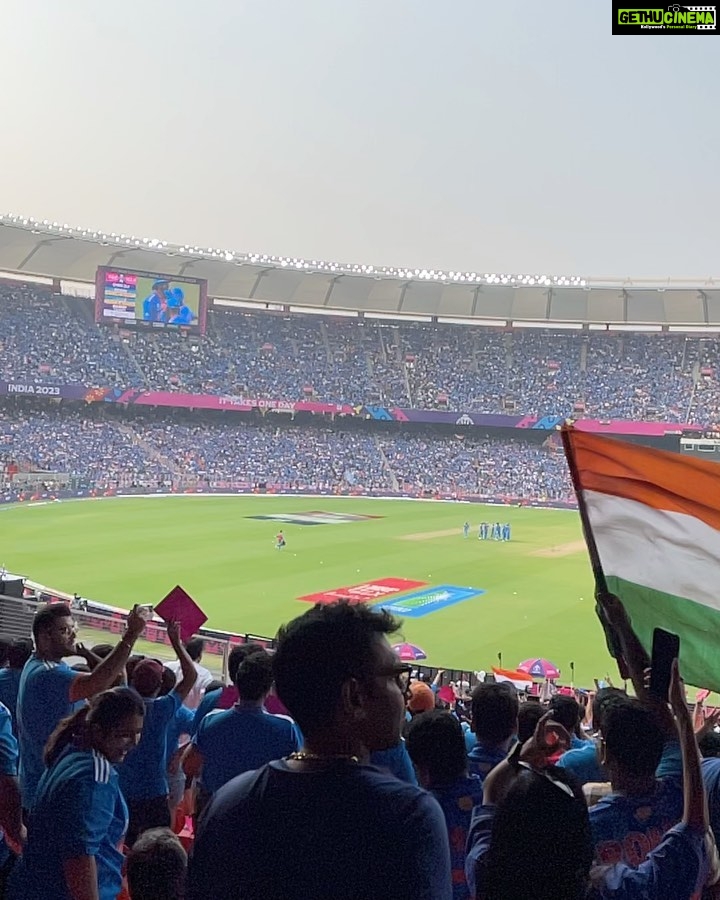 Lopamudra Raut Instagram - Bled blue when we played green ! The most iconic match each time, India vs Pakistan !! 🇮🇳🇵🇰 #worldcup #cricket #indvspak #indiavspakistan #cricketworldcup2023 Narendra Modi Stadium - Ahmedabad