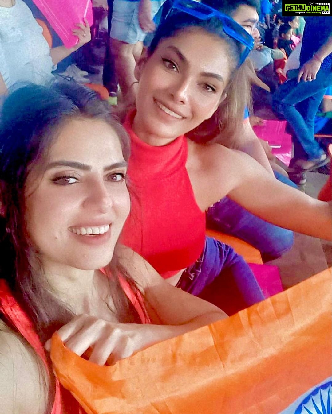 Lopamudra Raut Instagram - Bled blue when we played green ! The most iconic match each time, India vs Pakistan !! 🇮🇳🇵🇰 #worldcup #cricket #indvspak #indiavspakistan #cricketworldcup2023 Narendra Modi Stadium - Ahmedabad