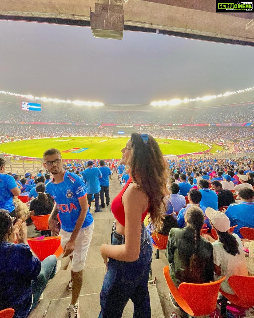 Lopamudra Raut Instagram - Bled blue when we played green ! The most iconic match each time, India vs Pakistan !! 🇮🇳🇵🇰 #worldcup #cricket #indvspak #indiavspakistan #cricketworldcup2023 Narendra Modi Stadium - Ahmedabad