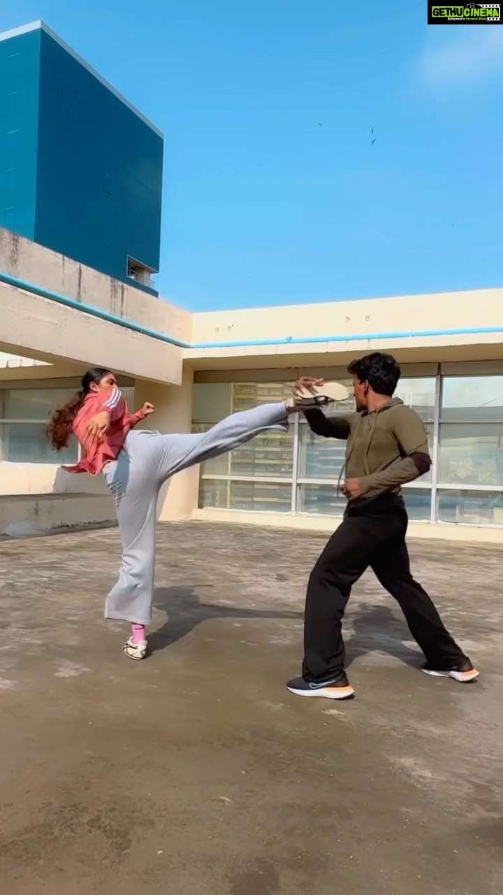 Lopamudra Raut Instagram - 🥷🐣 shot by @Kirankumarmishra 🎥 @rajeshyadav28_ #martialarts #actionscene #actor #action #fight