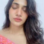 Losliya Mariyanesan Instagram - She became the love she searched for! #happysunday🌸