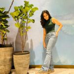 Losliya Mariyanesan Instagram - Be your own reason to smile 🤍