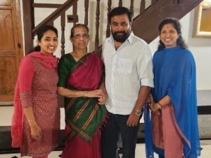 M. Sasikumar Instagram - Mythili ,my childhood friend and 5th std classmate at peters school. A strong friendship that continues till date.Whenever she travels from London to India, We make sure to meet and share some beautiful moments with our friends n family, As always it was a wonderful time seeing you #Mythili #Shiyamli and amma after a long while.
நட்பே ஜெய்க்கட்டும் 😍
#friends #friendship 
#india #london @mythili.sk28