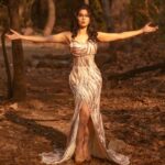 Madhavi Nimkar Instagram - In every women There is a queen… You speak to queen And the queen will answer 👑💖😘 . . #iamwomen #iamqueen Style by - @vishakhasatri_label__ 🌸 Photo 📸- @ashayrtulalwar Makeup - 🙋🏻‍♀️ 🫶🏻