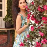 Madhavi Nimkar Instagram - Feel free As the flower 🧚‍♀️🌼🌹 . . #blooming