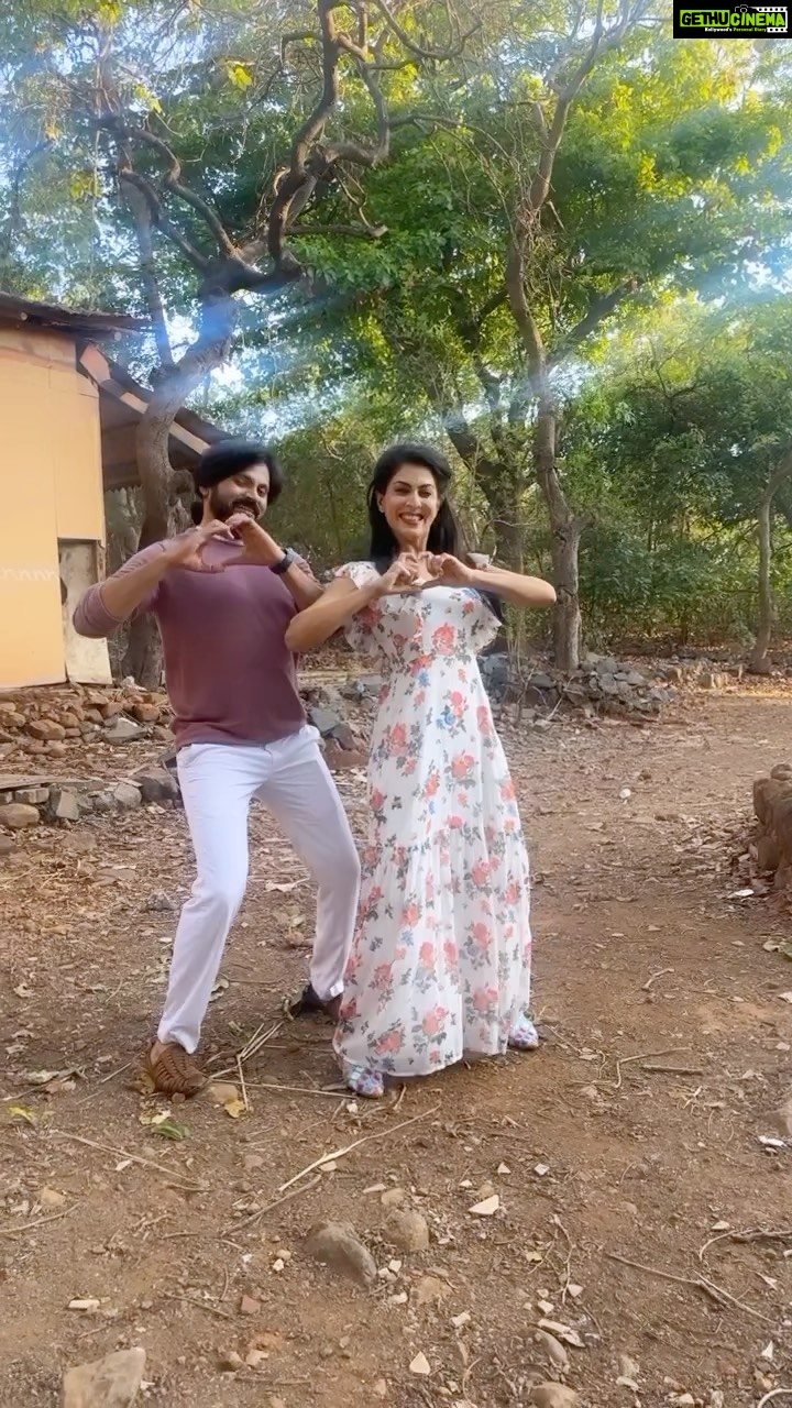 Madhavi Nimkar Instagram - एक जपून ठेवावी अशी लव्ह स्टोरी... थिएटर किंवा ओटीटी च्या अगोदर थेट Star प्रवाह वर... नक्की पहा वर्ल्ड टेलिव्हिजन प्रीमियर, ‘ऑटोग्राफ’ रविवार १४ मे दु. १:०० वा. Star प्रवाह वर... #AutographMarathiMovie #StarPravah